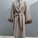 Elegante abrigo de lana marrón