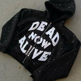 Cómoda sudadera con capucha y cremallera con estampado gráfico.