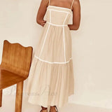 Encantador vestido midi con tirantes ajustables y ribete en contraste.