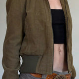 Chaqueta utilitaria entallada de pana lisa con bolsillos.