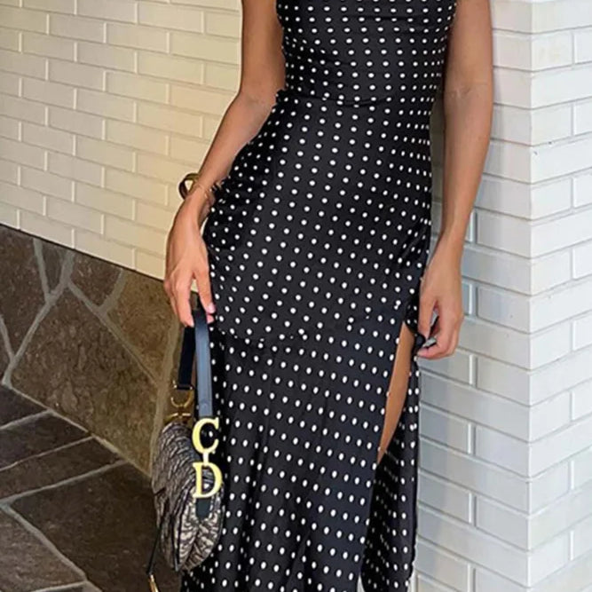 Vestido con abertura y cuello vuelto de lunares