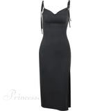 Vestido de cuello vuelto con tirantes y abertura