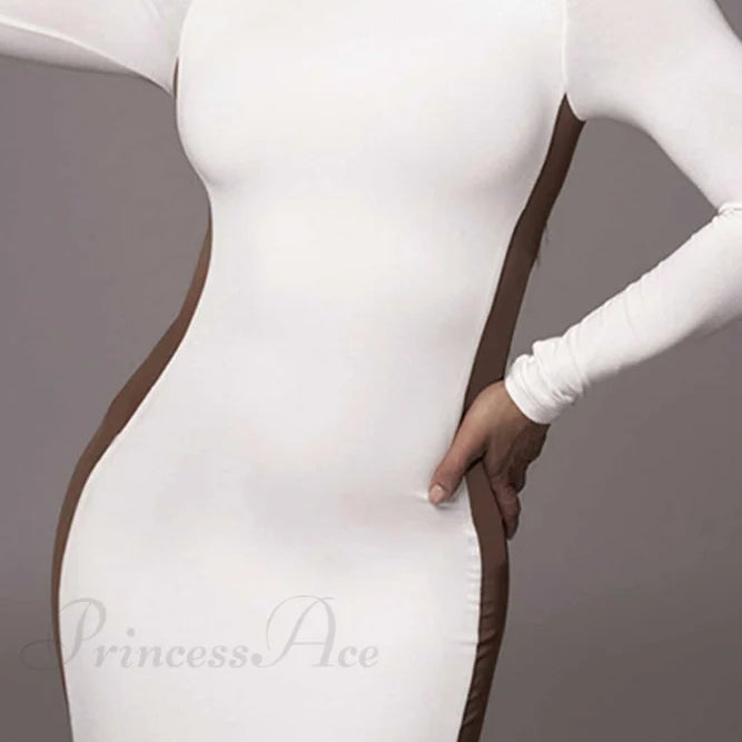 Vestido midi con abertura, cuello redondo y manga larga