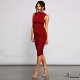 Vestido midi fruncido sin mangas de Curves Ahead