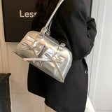 Lindo bolso bandolera de piel sintética con pajarita