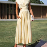 Encantador vestido midi de vacaciones con corte en la cintura y bolsillos.