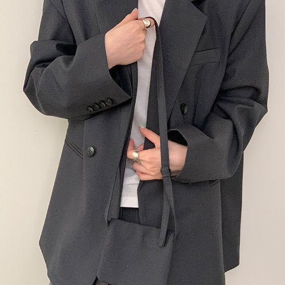 Blazer con cinturón estilo viajero