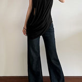 Blusa holgada y fluida con cuello halter y espalda abierta.