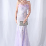 Vestido de noche con lentejuelas y plumas de avestruz