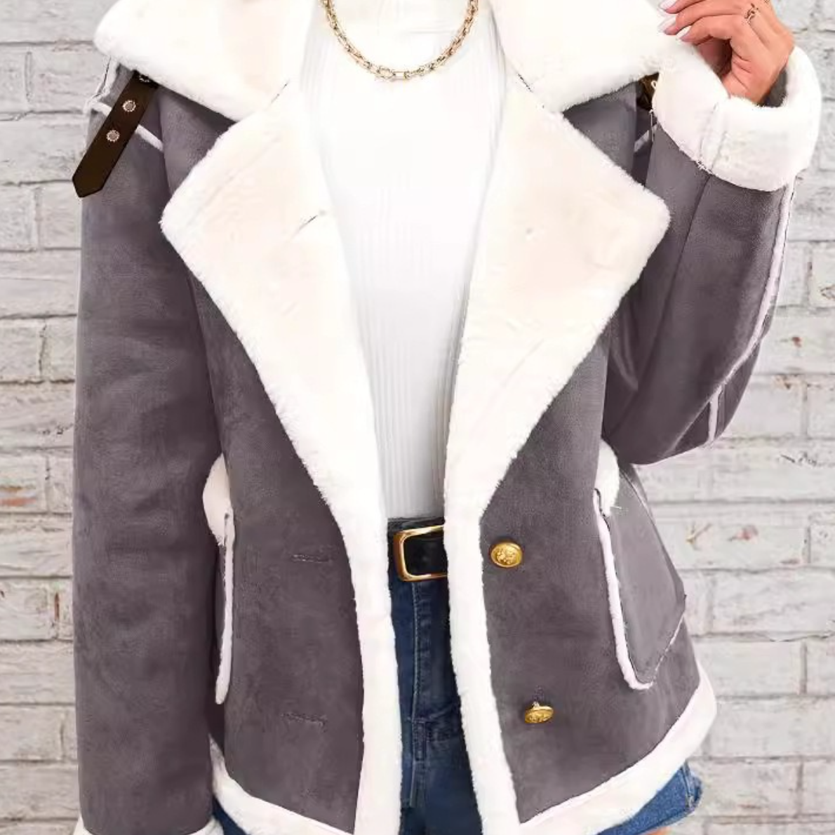 Abrigo de invierno de felpa cálido e informal con cuello.