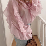 Blusa moderna con escote en V y volantes para uso diario.