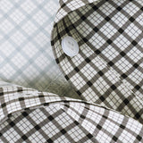 Blusa a cuadros de manga larga con cinturón para atar en la cintura.