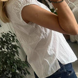 Blusa versátil a cuadros rojos y blancos