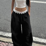 Pantalones cargo de estilo urbano con paneles de encaje