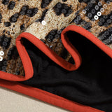 Falda corta elástica con estampado de leopardo y lentejuelas.