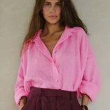 Una blusa relajada, sencilla y holgada, ideal para usar a diario.