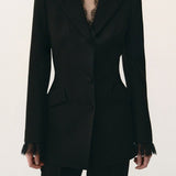Blazer beige con cintura de encaje
