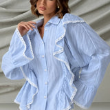 Elegante blusa jacquard con mangas acampanadas y mangas anchas.