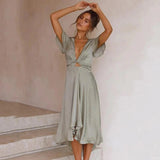 Laura - Hermoso vestido con hombros y dobladillo inusuales.