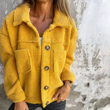 Chaqueta de mujer acogedora, vibrante y práctica.
