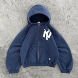 Sudadera con capucha oscura con estampado antiguo