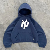 Sudadera con capucha oscura con estampado antiguo