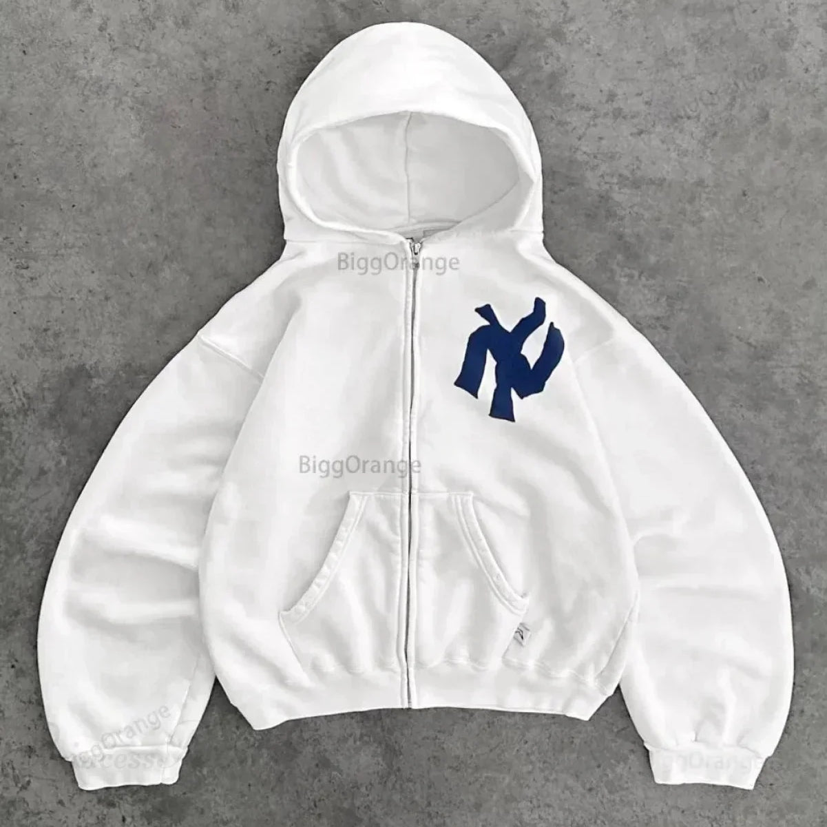 Sudadera con capucha oscura con estampado antiguo