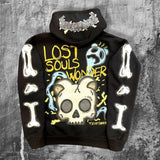 Sudadera con capucha bordada con diseños de dibujos animados oscuros.