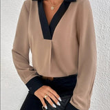 Blusa de mujer – Corte fluido – Cuello en pico con ribete en contraste – Mangas largas elegantes