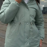 Chaqueta deportiva de ocio y exterior con cintura ajustable con cordón, ideal para montañismo y actividades al aire libre.