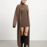 Conjunto de dos piezas: vestido de tirantes de punto y cárdigan largo ajustado