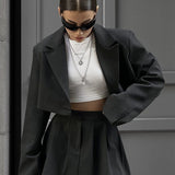 Conjunto de dos piezas: minifalda y blazer con solapas