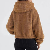 Chaqueta corta con cremallera y capucha mullida