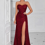 Vestido de noche largo sin tirantes con abertura