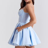 Minivestido de noche con mangas abullonadas y tirantes finos