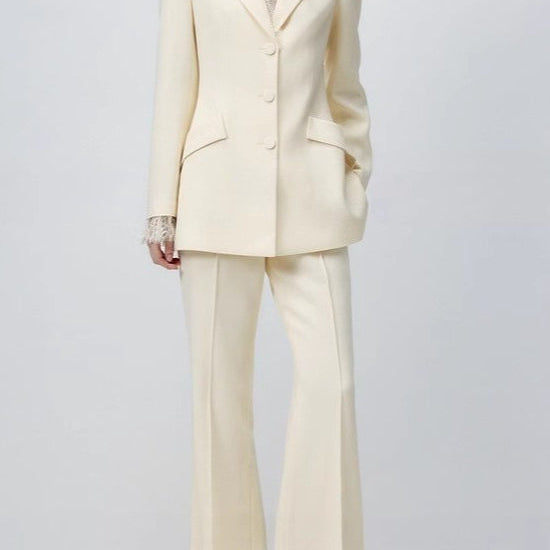 Blazer beige con cintura de encaje