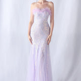 Vestido de noche con lentejuelas y plumas de avestruz