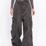 Pantalones cargo de mezclilla de pierna ancha con bolsillos grandes