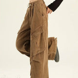Pantalones cargo anchos y favorecedores en denim holgado