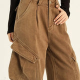Pantalones cargo anchos y favorecedores en denim holgado