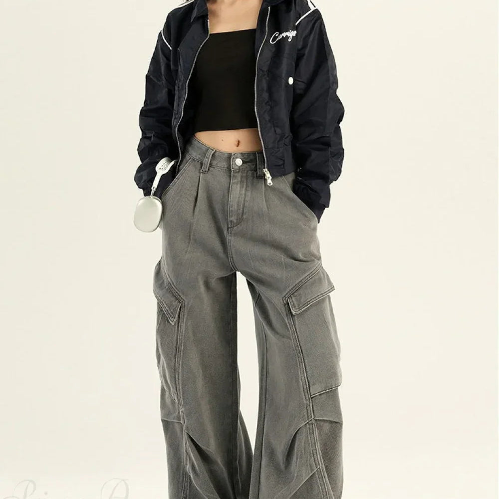 Pantalones cargo anchos y favorecedores en denim holgado