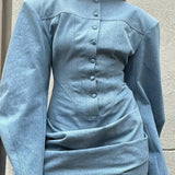 Vestido mini denim con hombreras acolchadas y cuello redondo, cintura atada