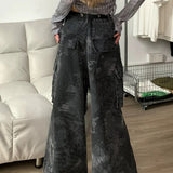 Pantalones cargo multibolsillos de mezclilla con camuflaje de serpiente