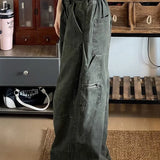 Pantalones cargo de pierna ancha en denim descolorido y desgastado