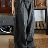 Pantalones cargo de pierna ancha en denim descolorido y desgastado