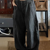 Pantalones cargo de pierna ancha en denim descolorido y desgastado