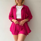 Conjunto de dos piezas para mujer: camiseta de manga corta, pantalón corto con cintura elástica, tejido ligero y cómodo.
