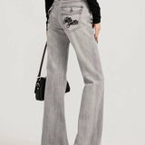 Vaqueros bootcut ajustados y versátiles en gris humo
