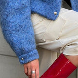 Chaqueta de lana azul con mangas largas