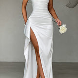 Elegante vestido largo con tirantes finos.